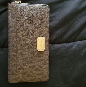 Michael kors Large Zip Wallet